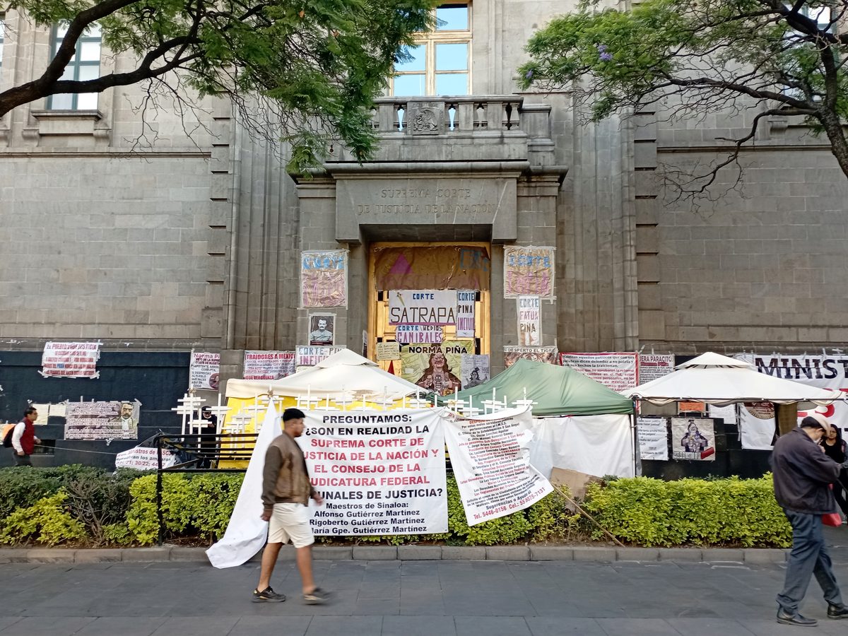 Demonstrators outside the Suprema Corte de Justicia de la Nación (SCJN) in Mexico City.